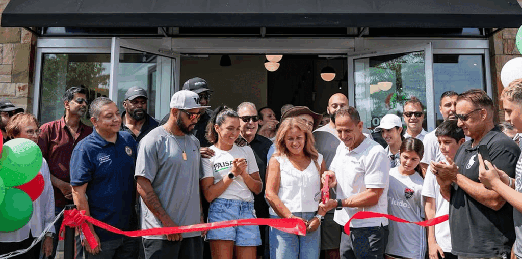 Paisano's franchising opening